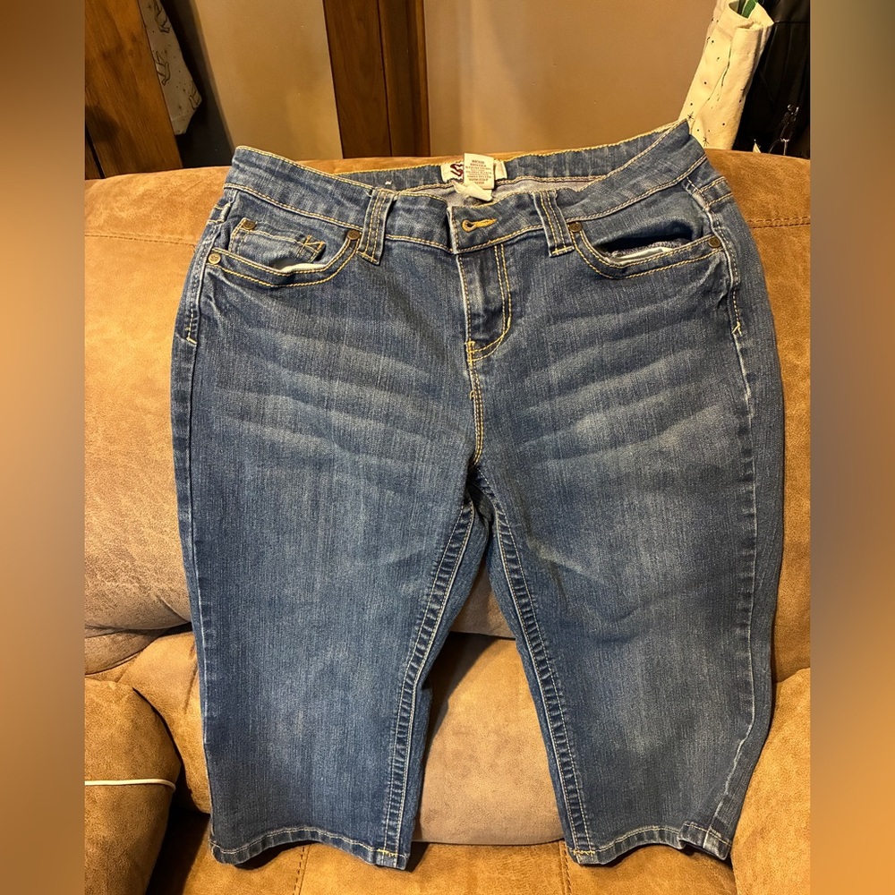 SO Women’s Blue Cropped Denim Jeans - Stretch Capri